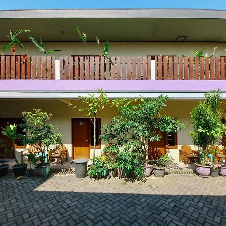 Hotel Gerung 2 Near Luwes Mall Nganjuk Mitra Reddoorz Exterior foto