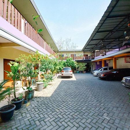 Hotel Gerung 2 Near Luwes Mall Nganjuk Mitra Reddoorz Exterior foto