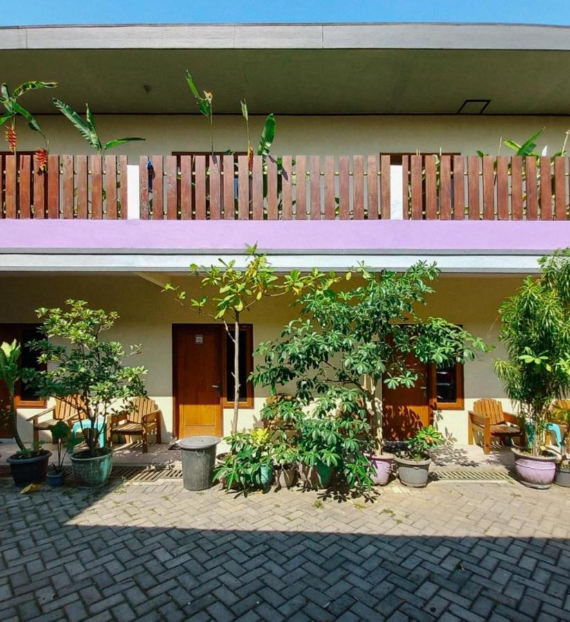 Hotel Gerung 2 Near Luwes Mall Nganjuk Mitra Reddoorz Exterior foto
